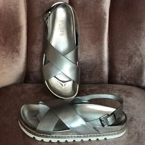 JSLIDE PLATFORM SANDALS, sz 8, SILVER, LEATHER